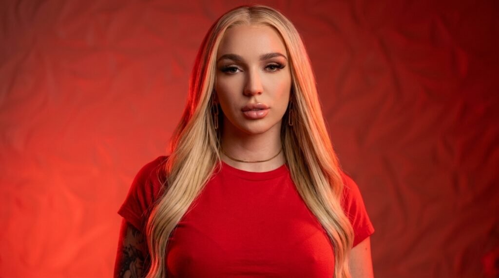Kendra Sunderland Biography: Age, Career, Net Worth