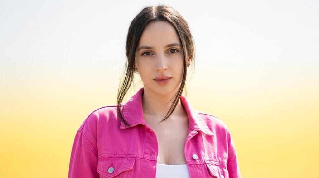 Anny Walker: Bio, Age, Career, Height & Net Worth