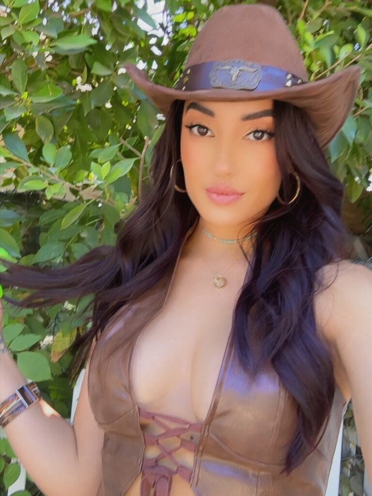 Chloe Amour: Age, Career, Family, Boyfriend & Net Worth