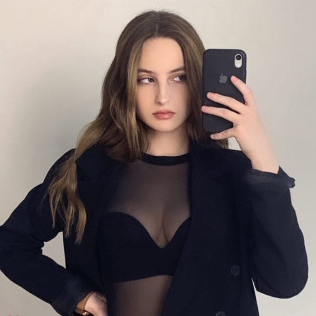 Anny Walker: Bio, Age, Career, Height & Net Worth
