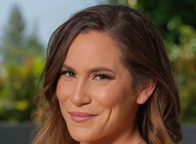 Aderes Quin: Age, Career, Height, Family & Net Worth