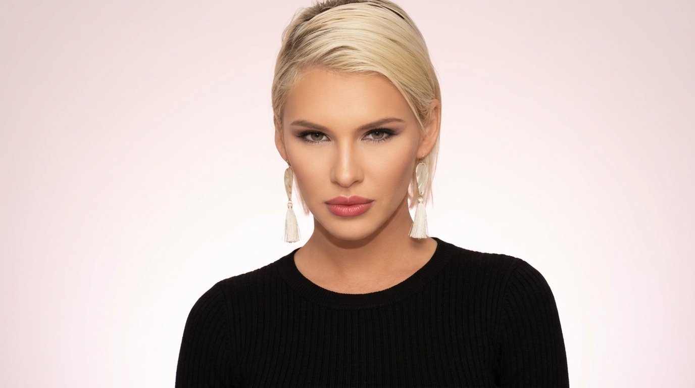 Charli Phoenix: Age, Net Worth, Height & Bio (2026 Facts)