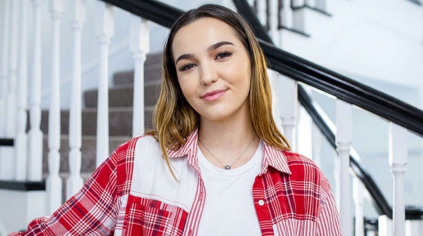 Who Is Blair Hudson? Age, Bio, Height, Net Worth & Boyfriend